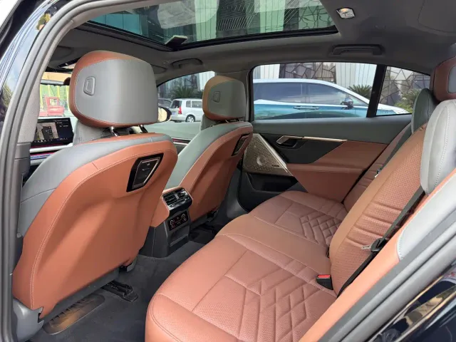 BMW 5 Series — Фото автомобиля 12