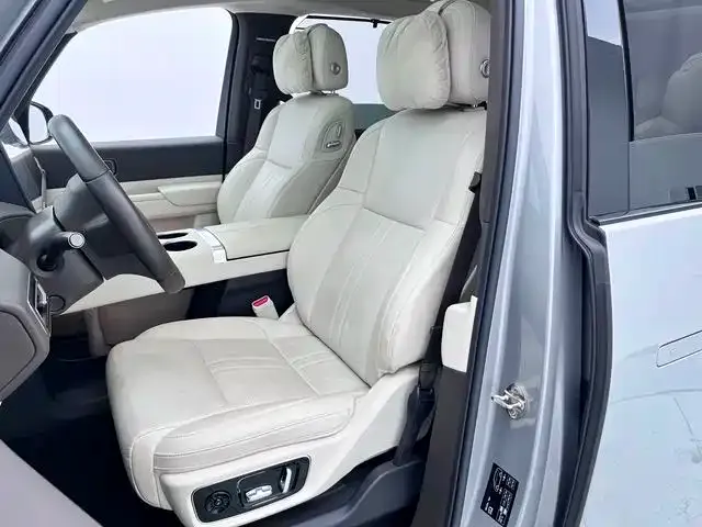 Li Auto MEGA — Фото автомобиля 11