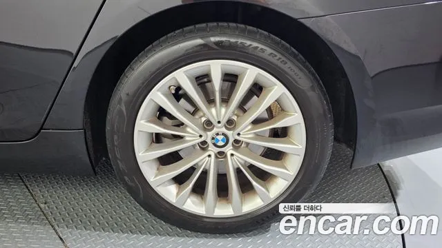 BMW 5 Series G30 — Фото автомобиля 21