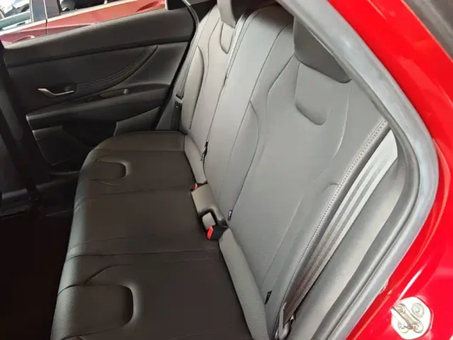 Hyundai Elantra — Фото автомобиля 16