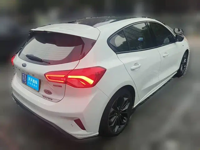 Ford Focus — Фото автомобиля 2