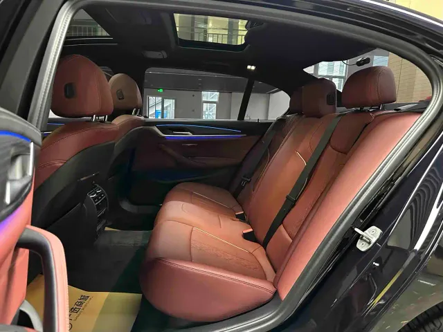 BMW 5 Series — Фото автомобиля 11