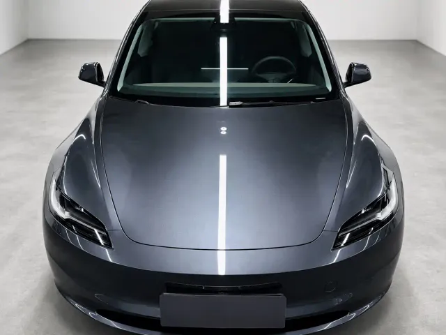 Tesla Model 3 — Фото автомобиля 2
