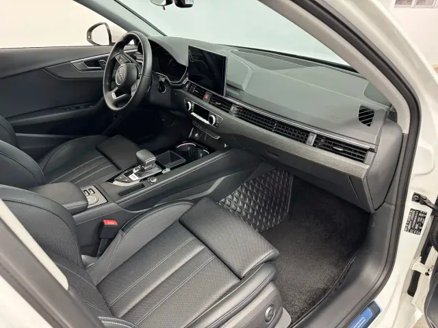 Audi A4L — Фото автомобиля 16