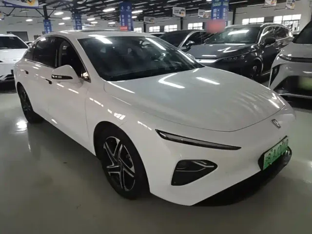 Roewe D7 — Фото автомобиля 3