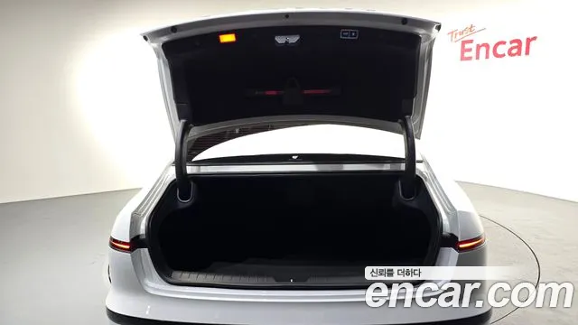 Hyundai Grandeur Grandeur (GN7) 2.5 Бензин 2WD — Фото автомобиля 17