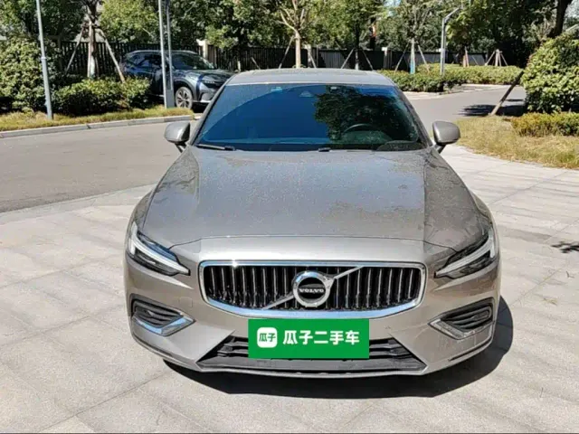 Volvo S60 — Фото автомобиля 2