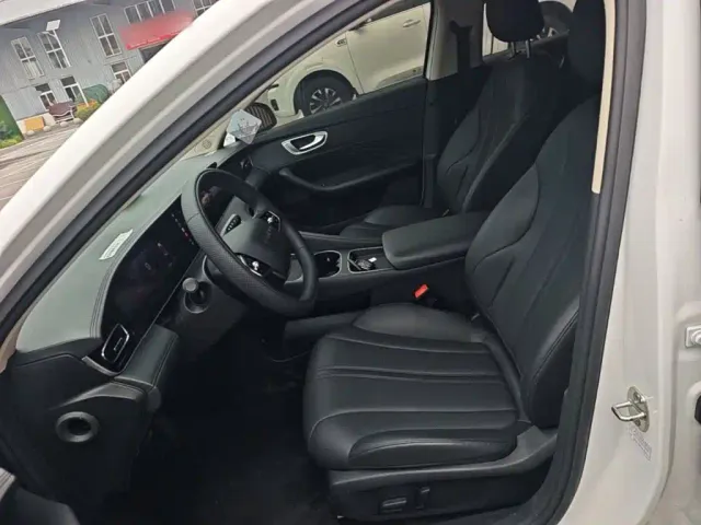 Roewe D7 — Фото автомобиля 14