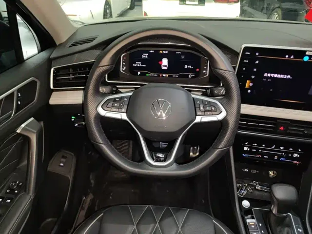 Volkswagen Tiguan L — Фото автомобиля 10