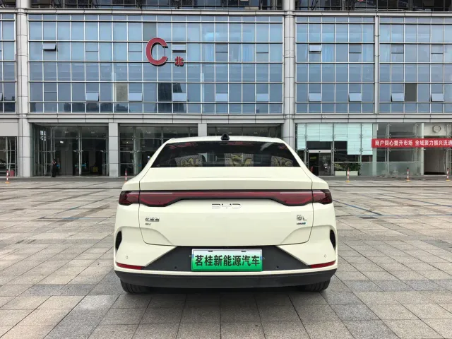 BYD Qin L — Фото автомобиля 14