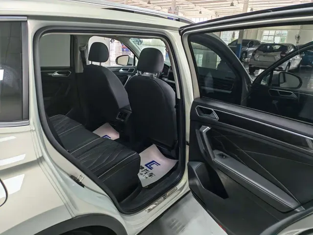 Volkswagen Tiguan L — Фото автомобиля 14
