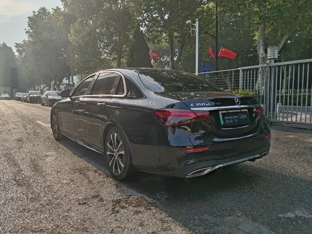 Mercedes-Benz E-Class — Фото автомобиля 4