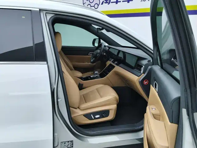 Li Auto ONE — Фото автомобиля 8
