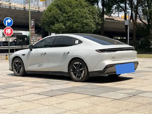 Geely Galaxy Galaxy E8 2024 550km RWD PRO — Фото автомобиля 9