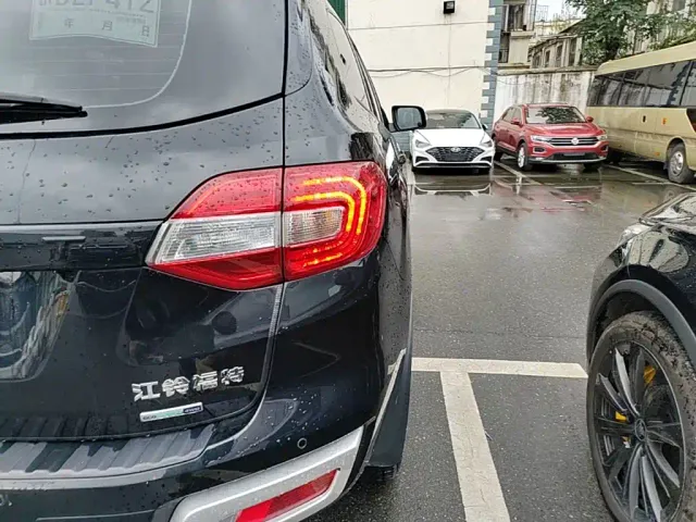 Ford Everest — Фото автомобиля 7