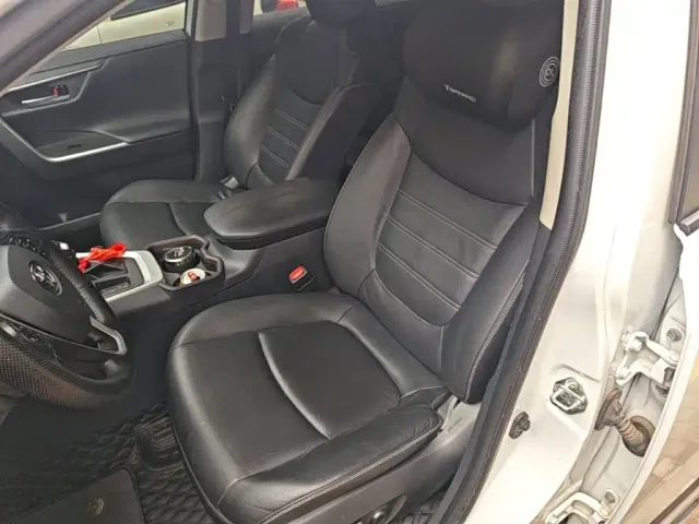 Toyota RAV4 — Фото автомобиля 14