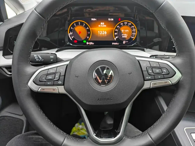 Volkswagen Golf — Фото автомобиля 16