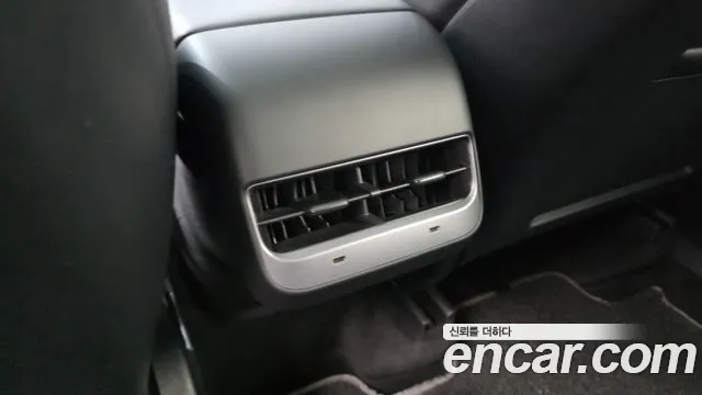 Tesla Model Y — Фото автомобиля 26