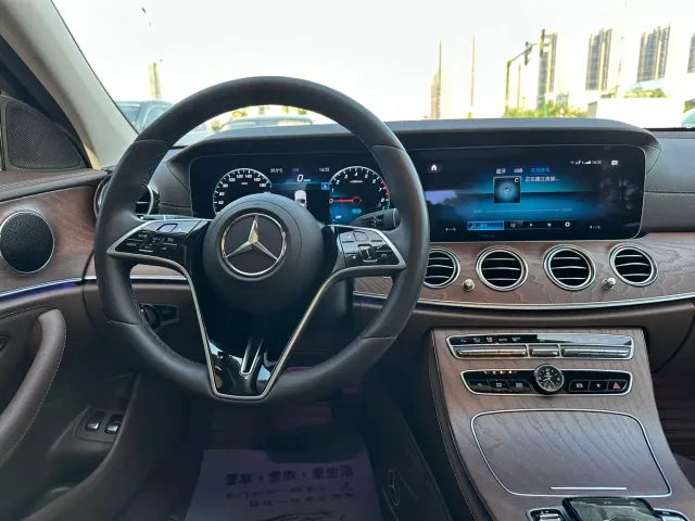 Mercedes-Benz E-Class — Фото автомобиля 23