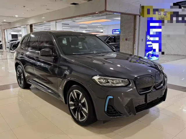 BMW iX3 — Фото автомобиля 3