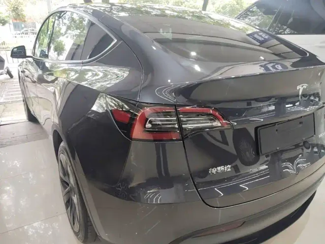 Tesla Model Y — Фото автомобиля 4
