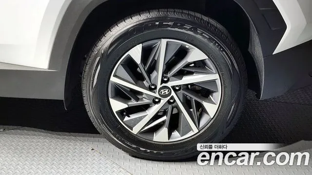 Hyundai Tucson Tucson (NX4) Дизель 2.0 2WD — Фото автомобиля 20