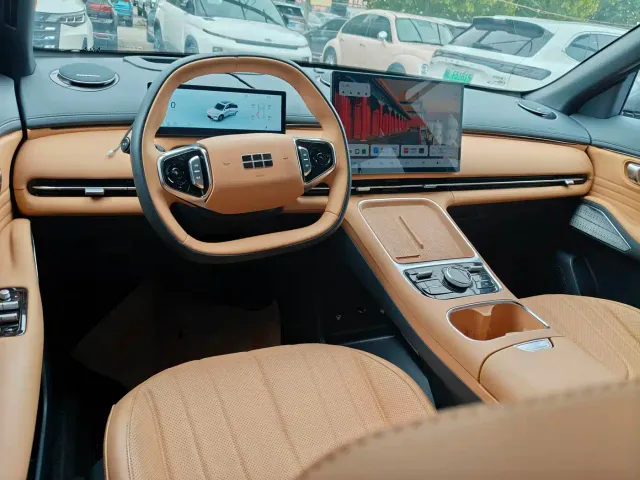 Geely Galaxy Starship 7 EM-i — Фото автомобиля 6