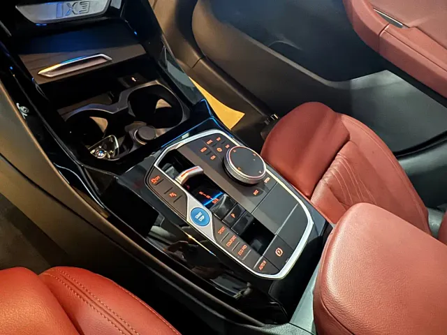BMW iX3 — Фото автомобиля 7