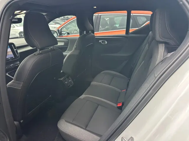 Volvo XC40 — Фото автомобиля 7