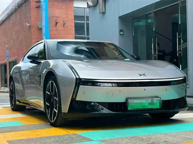 XPeng XPeng P7 2025 702km Long Range Edition — Фото автомобиля 2