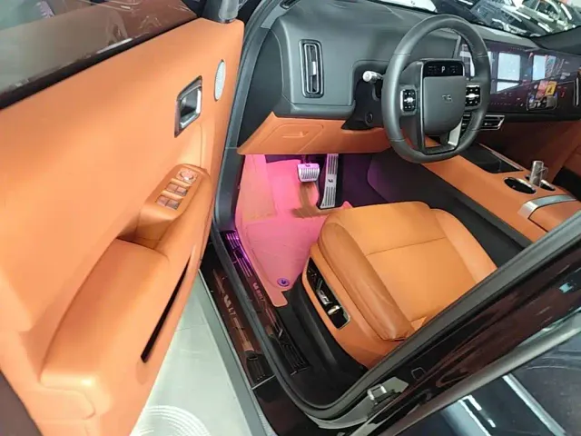 Li Auto L7 — Фото автомобиля 15