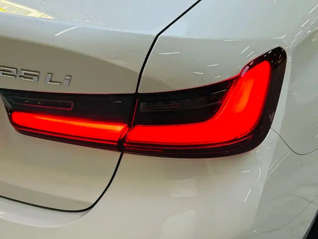 BMW 3 Series — Фото автомобиля 17