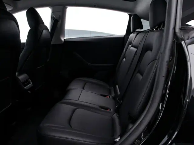 Tesla Model Y — Фото автомобиля 14