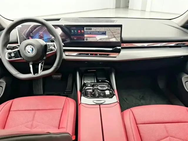 BMW 5 Series — Фото автомобиля 3
