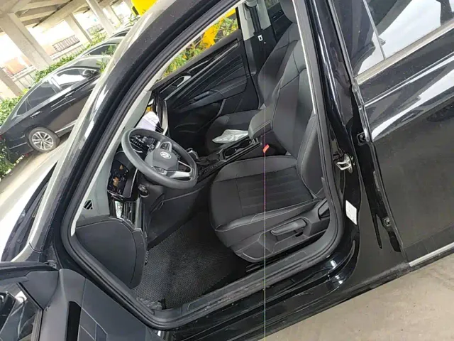 Volkswagen Passat — Фото автомобиля 14