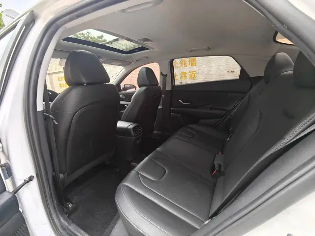 Hyundai Elantra — Фото автомобиля 11