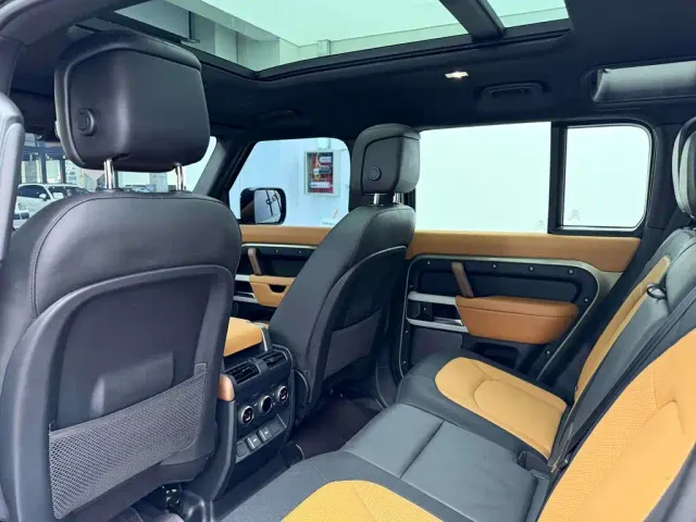 Land Rover Defender — Фото автомобиля 19