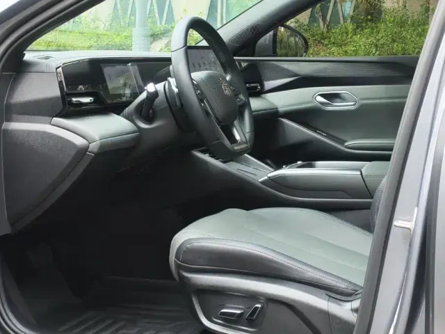 BYD Qin L — Фото автомобиля 18