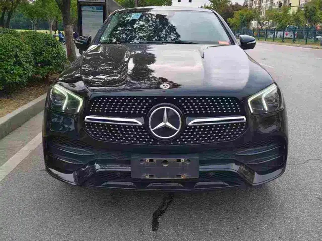 Mercedes-Benz Mercedes-Benz GLE Coupe 2022 Facelift GLE 350 4MATIC Coupe SUV Luxury — Фото автомобиля 2