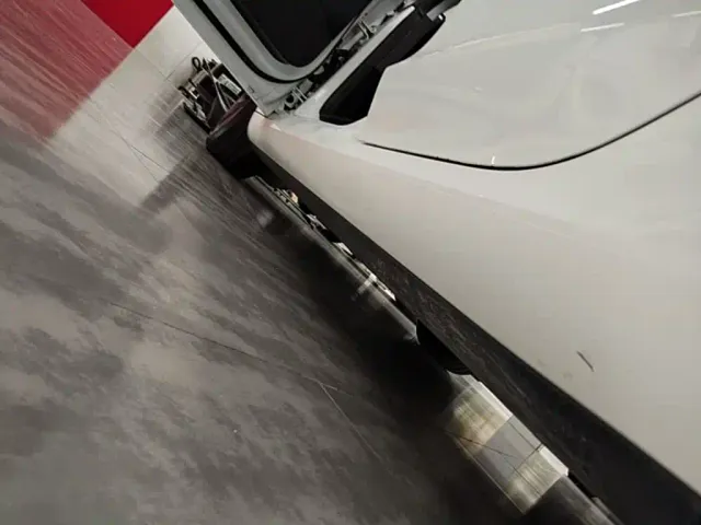 Tesla Model 3 — Фото автомобиля 21