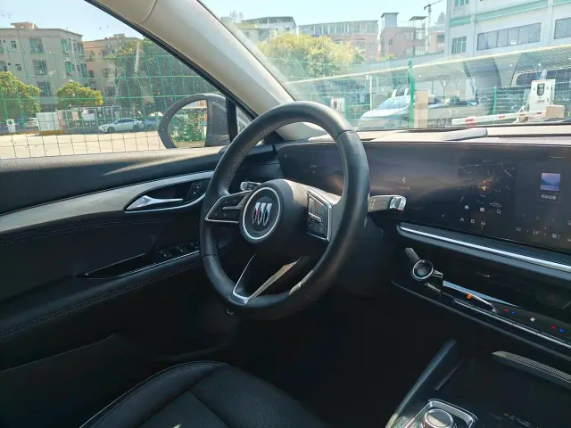 Buick Envision Plus — Фото автомобиля 16