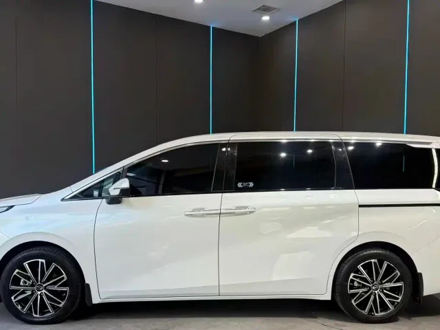 GAC Trumpchi E8 — Фото автомобиля 5