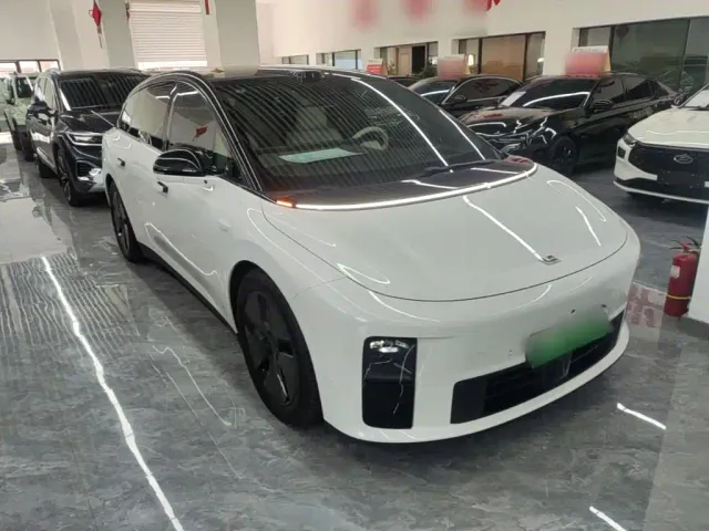 Li Auto i6 — Фото автомобиля 3