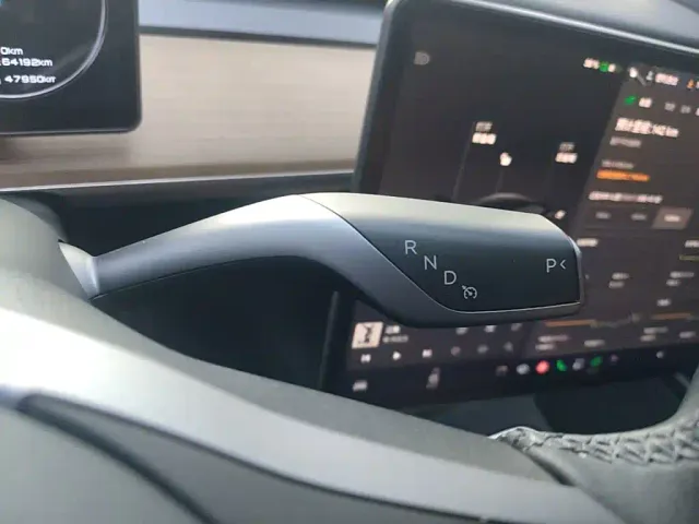Tesla Model 3 — Фото автомобиля 9