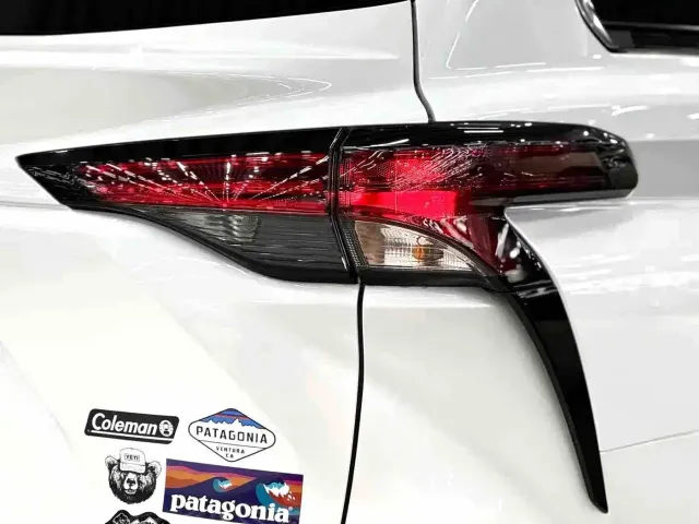 Toyota Sienna — Фото автомобиля 18