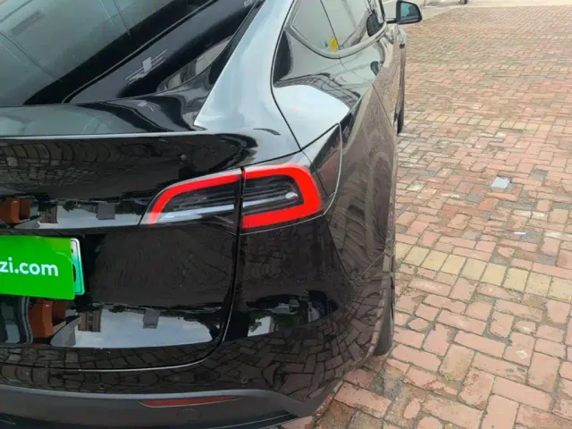 Tesla Model Y — Фото автомобиля 7