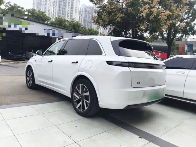 Li Auto L7 — Фото автомобиля 4