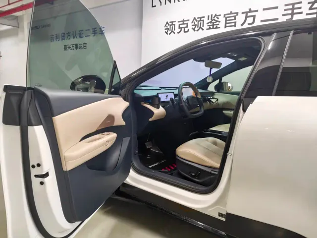 Lynk & Co Z20 — Фото автомобиля 16