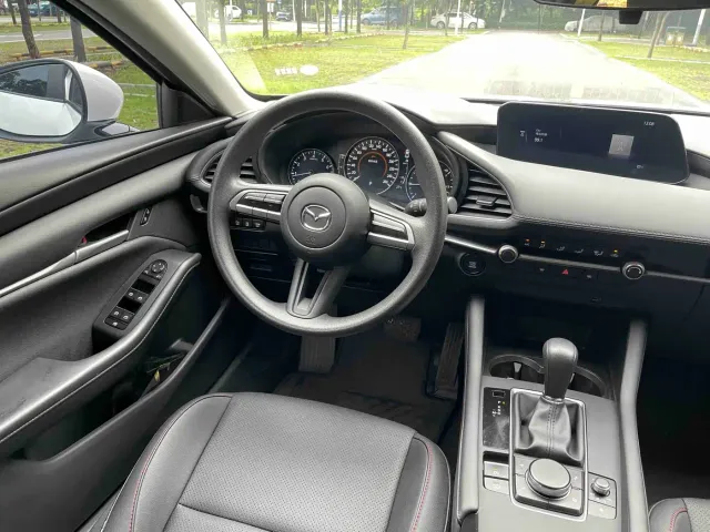 Mazda Axela — Фото автомобиля 17