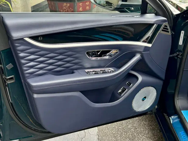 Bentley Flying Spur — Фото автомобиля 9